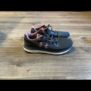 Women’s Under Armour Size 8.5. New.
